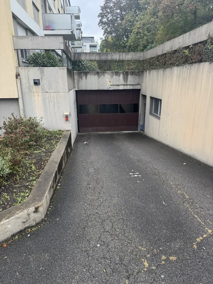 Sichern Sie sich Ihren Einstellhallenplatz in Bümpliz!