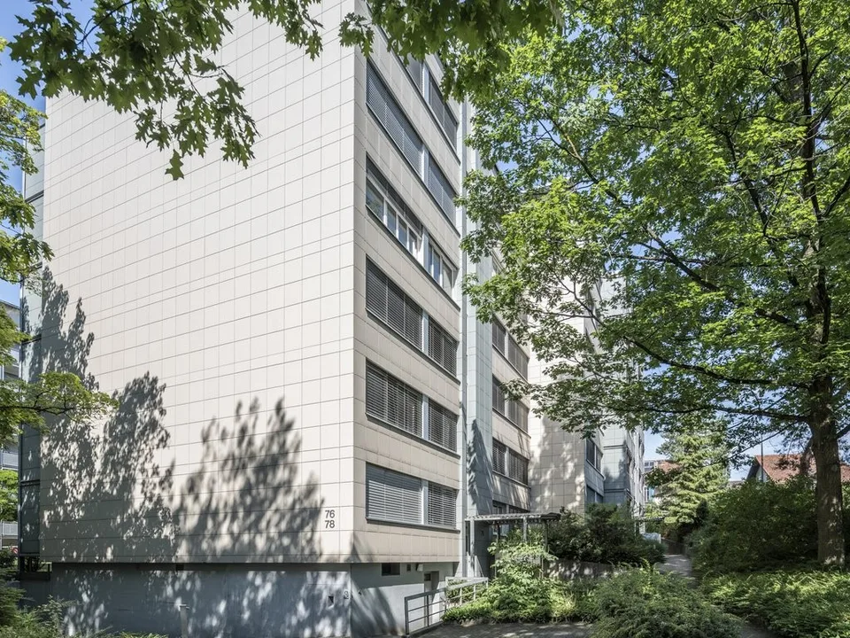 Einstellhallenplatz zu vermieten