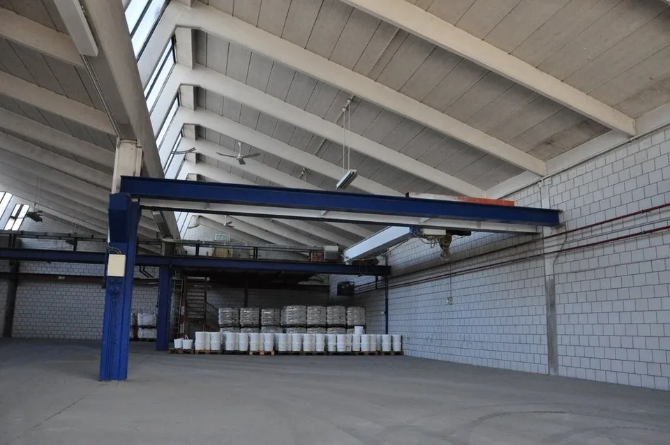 Gewerbe-/Produktions-/Lagerfläche (1100 m2)