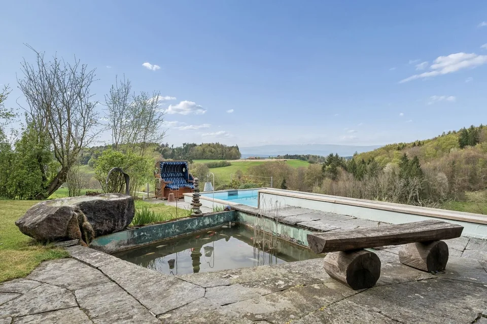 Vielseitiges Mehrfamilienhaus mit drei Einheiten und angebautem Einfamilienhaus mit Pool – photo 10 sur 13