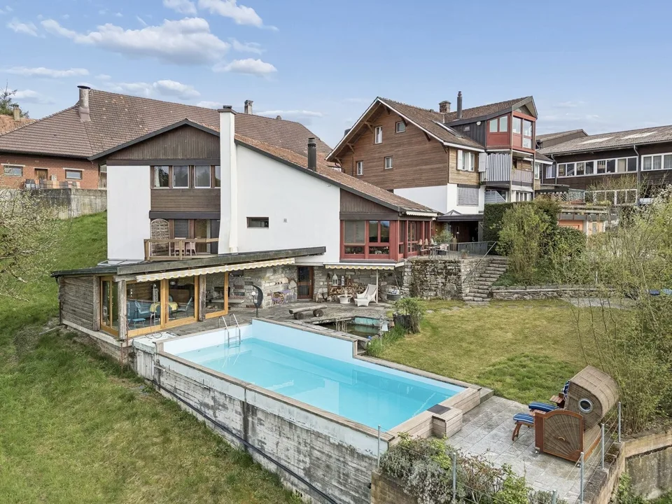 Vielseitiges Mehrfamilienhaus mit drei Einheiten und angebautem Einfamilienhaus mit Pool – photo 12 sur 13