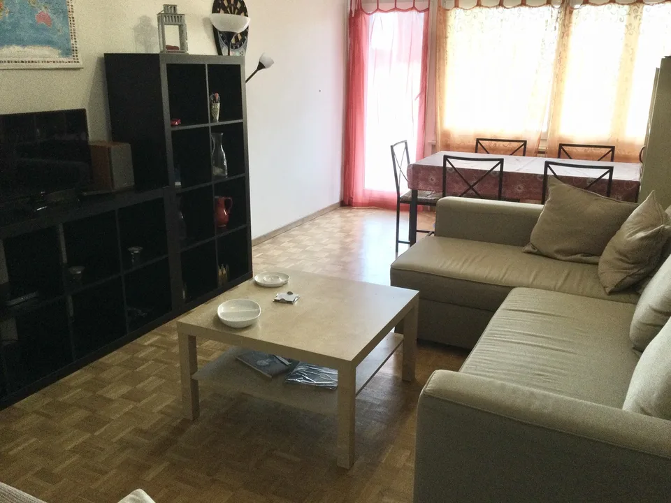 Zimmer zum vermieten, 550.-CHF pro Monat inklusive alle Nebenkosten, Heizung, Wasser, Strom, Tv und Internet.