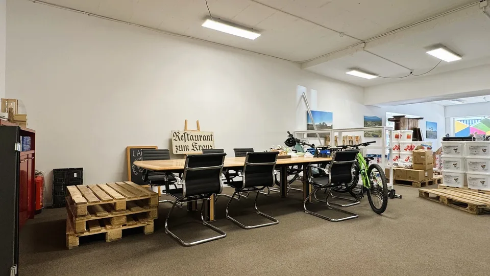 Flexibel nutzbare Gewerbefläche an gut sichtbarer Lage in Liebefeld!