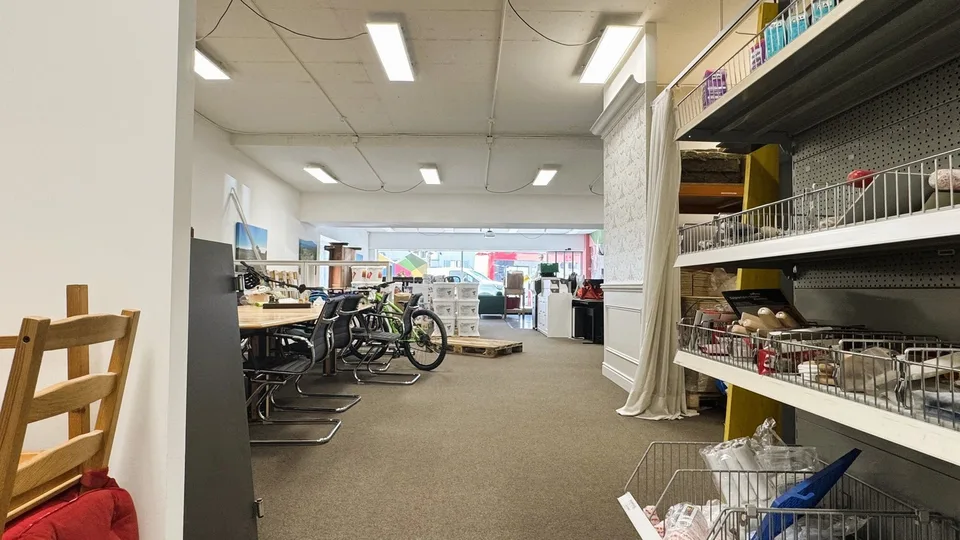 Flexibel nutzbare Gewerbefläche an gut sichtbarer Lage in Liebefeld!
