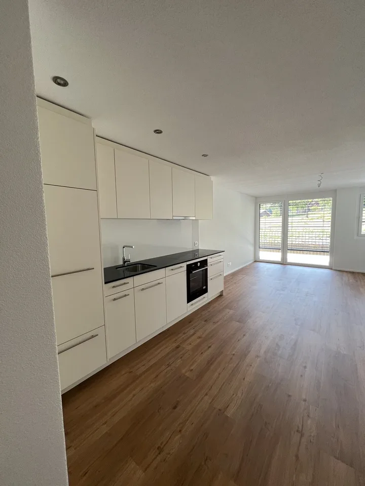 Moderne 2.5-Zimmer-Duplexwohnung mit Balkon und Aussicht