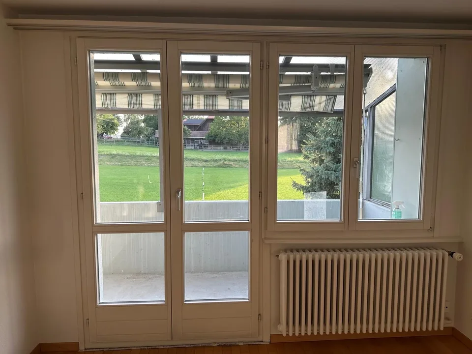 Helle 4-Zimmer-Wohnung mit Balkon und Naturblick in Richigen