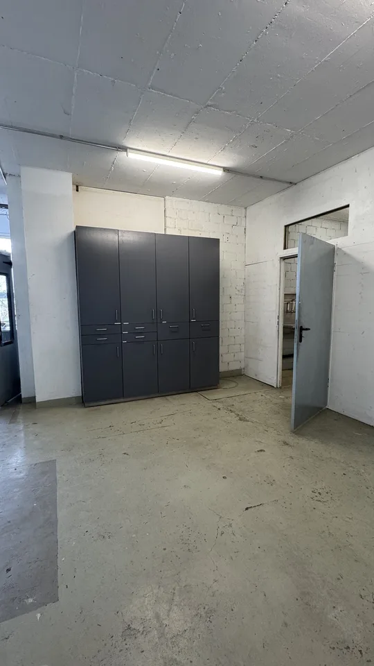 Raum für Ihren Betrieb – 505 m² Gewerbefläche mit Laderampe in Kehrsatz – Foto 11 von 14