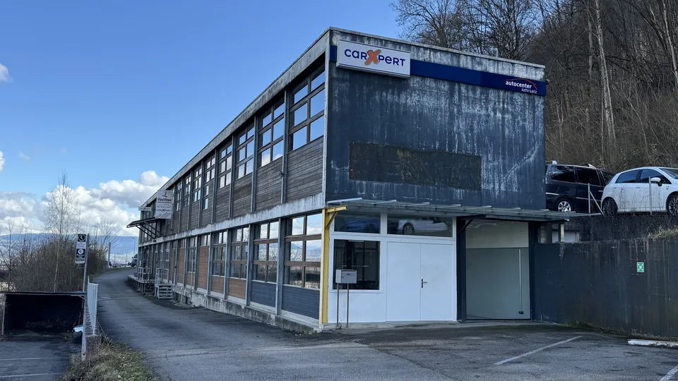 Gewerberaum mit Laderampe zu vermieten