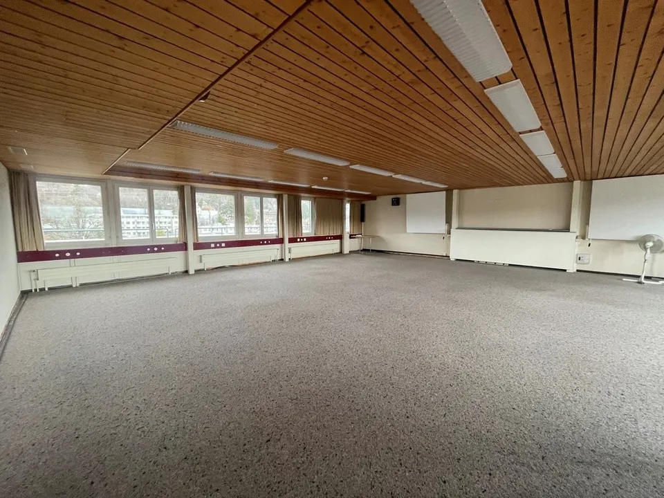 Büroflächen/Mehrzweckraum/Lager 123m2 zu vermieten!