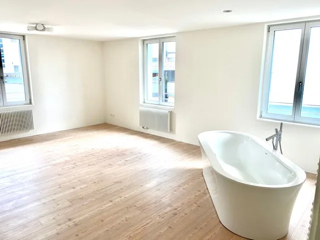 Vermiete schöne 4,5 Zimmer-Wohnung mit Gartensitzplatz