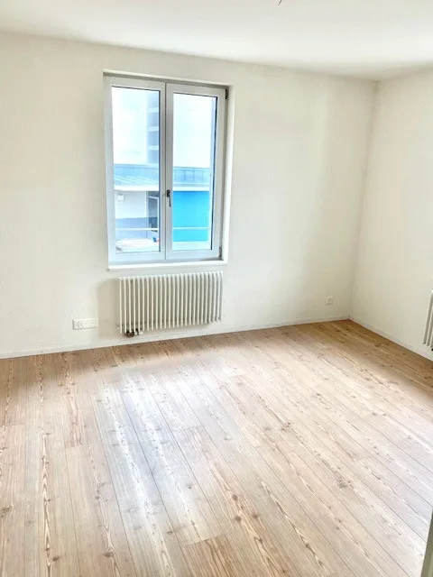 Vermiete schöne 4,5 Zimmer-Wohnung mit Gartensitzplatz