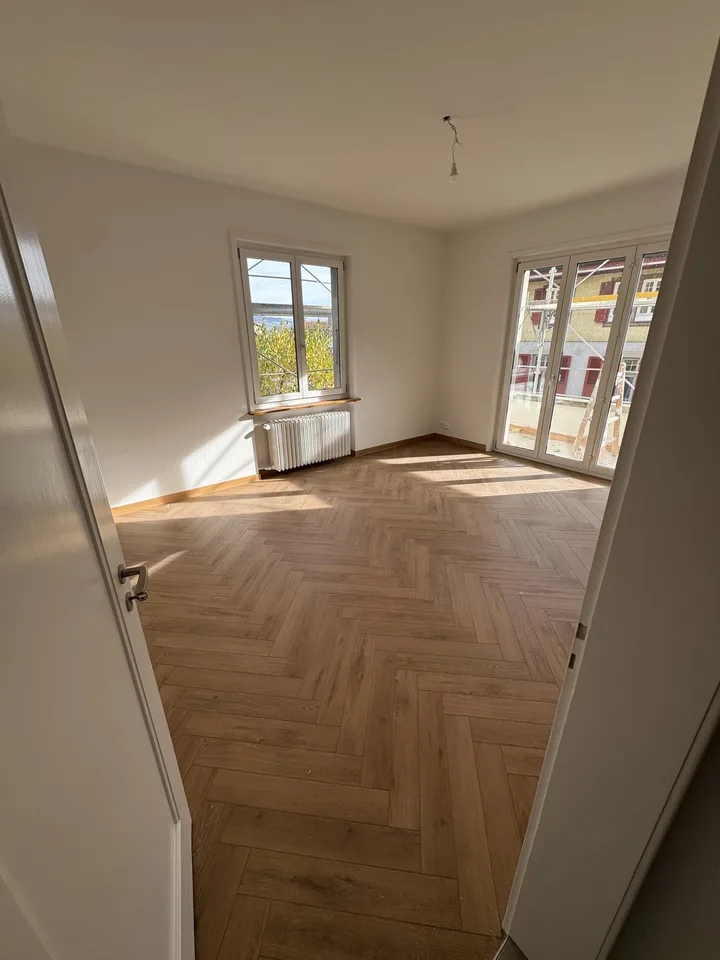 Komplett neu sanierte 4.5 Zimmerwohnung an bester Lage in Wabern