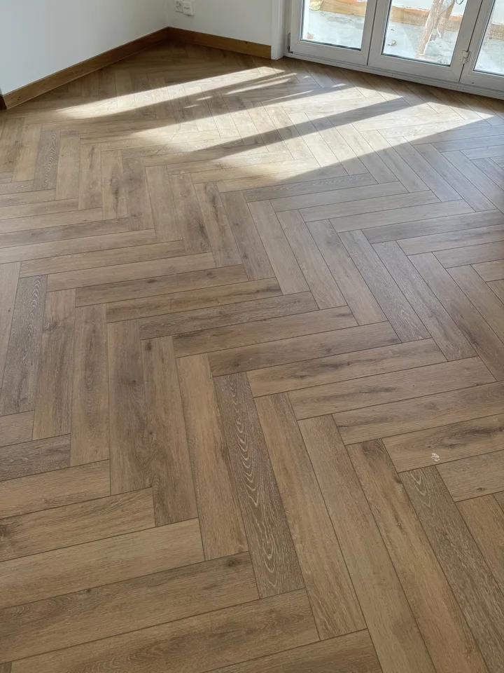 Komplett neu sanierte 4.5 Zimmerwohnung an bester Lage in Wabern