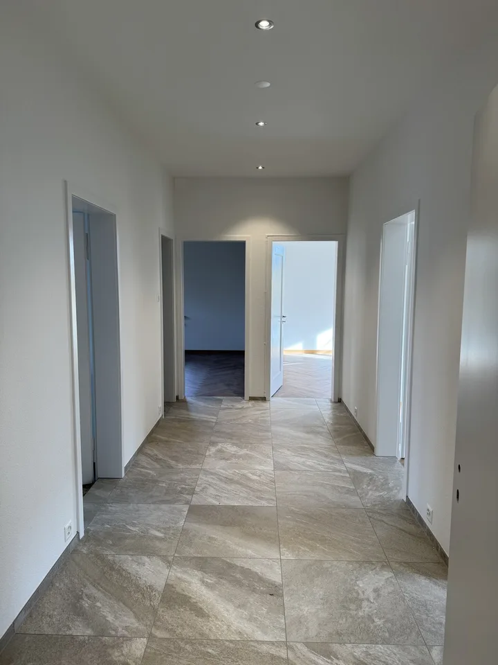 Komplett neu sanierte 4.5 Zimmerwohnung an bester Lage in Wabern