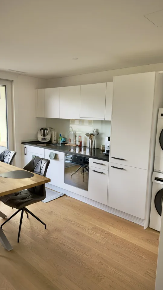Wunderschöne 2,5-Zimmer-Wohnung (62 m²) mit grosser 20 m² Terrasse mit Parkplatz