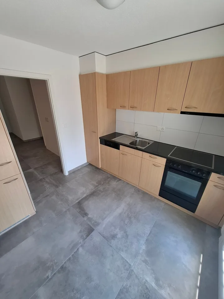 Appartement rénové de 3.5 pièces au rez à louer