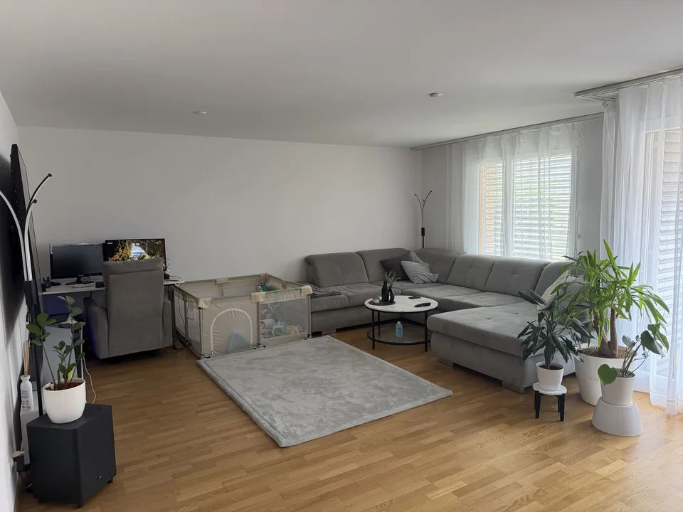 Grosszügige 3.5-Zimmer-Wohnung mit Garten