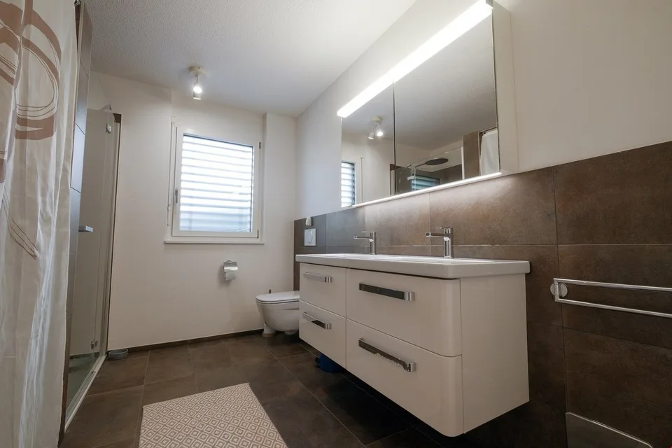 Moderne 4.5-Zimmer Duplex Wohnung in Bösingen zu vermieten – Foto 6 von 13