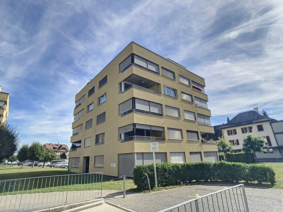 TRÈS BEL APPARTEMENT DE 2.5 pièces / SEHR SCHÖNE 2.5-Zimmer-Wohnung