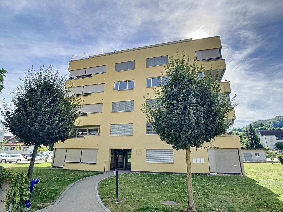 TRÈS BEL APPARTEMENT DE 2.5 pièces / SEHR SCHÖNE 2.5-Zimmer-Wohnung