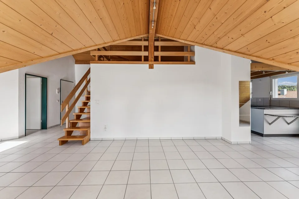 Attraktive 4.5-Zimmer-Dachwohnung mit Balkon und Galerie in Schwarzenburg