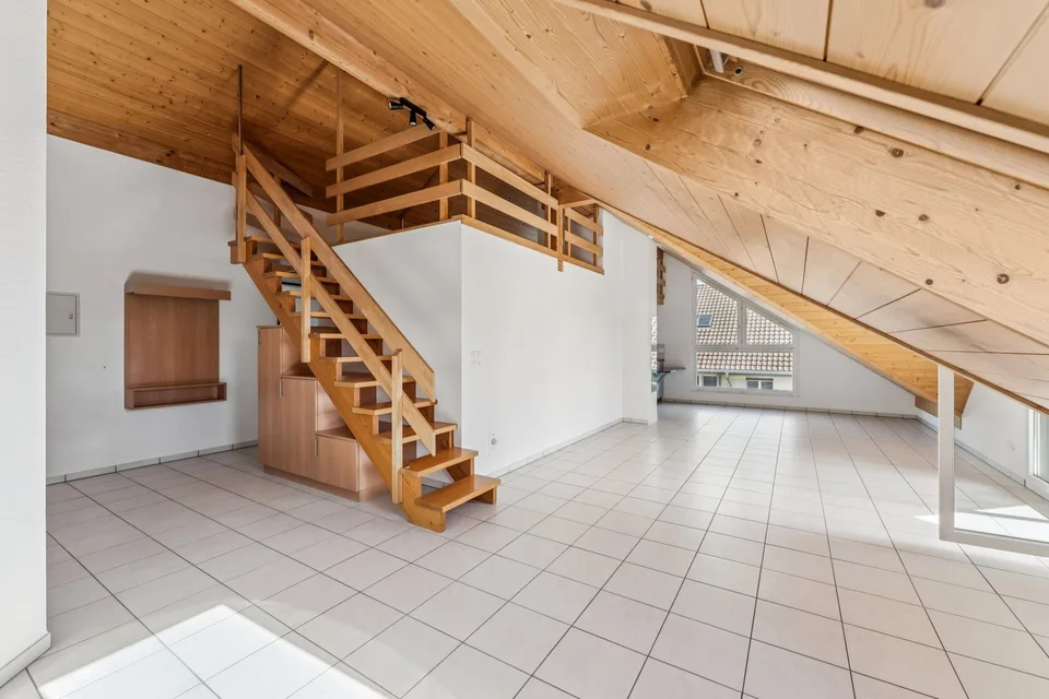 Attraktive 4.5-Zimmer-Dachwohnung mit Balkon und Galerie in Schwarzenburg