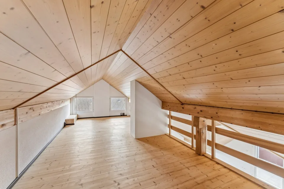 Attraktive 4.5-Zimmer-Dachwohnung mit Balkon und Galerie in Schwarzenburg