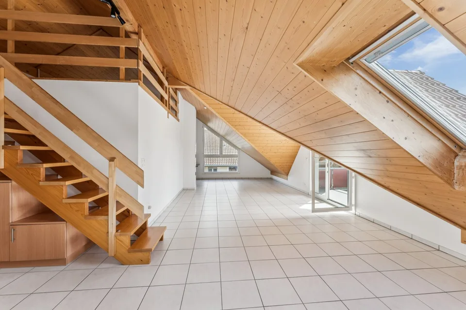 Attraktive 4.5-Zimmer-Dachwohnung mit Balkon und Galerie in Schwarzenburg