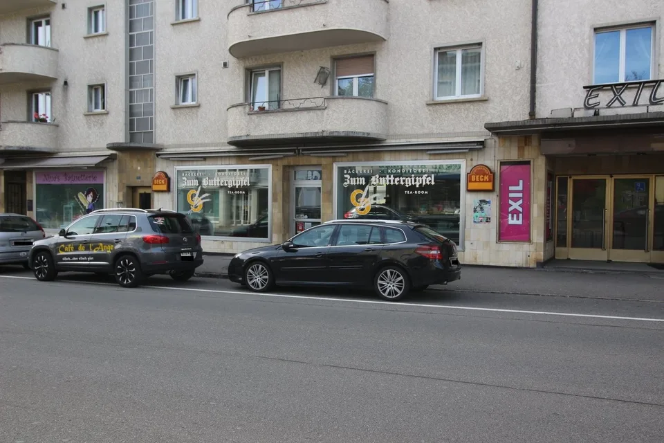 SCHÖNE GEWERBEFLÄCHE VON CA. 110 M²  IM ERDGESCHOSS