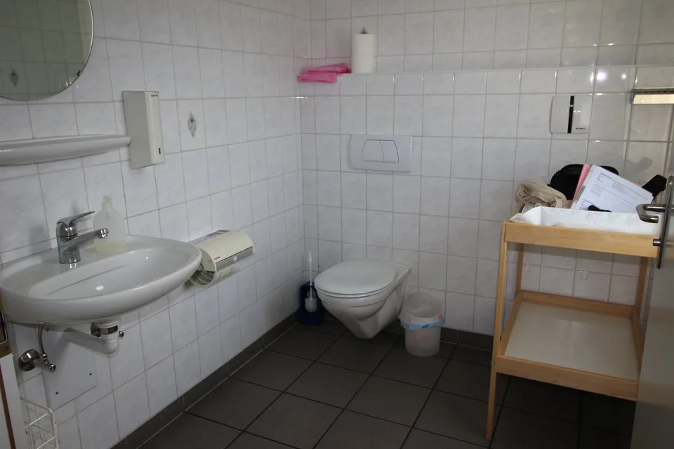 SCHÖNE GEWERBEFLÄCHE VON CA. 110 M²  IM ERDGESCHOSS