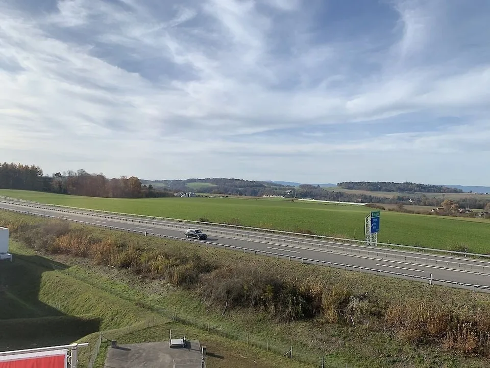 Geräumiges und helles Lokal an der Warpelstrasse in Düdingen – Foto 13 von 13