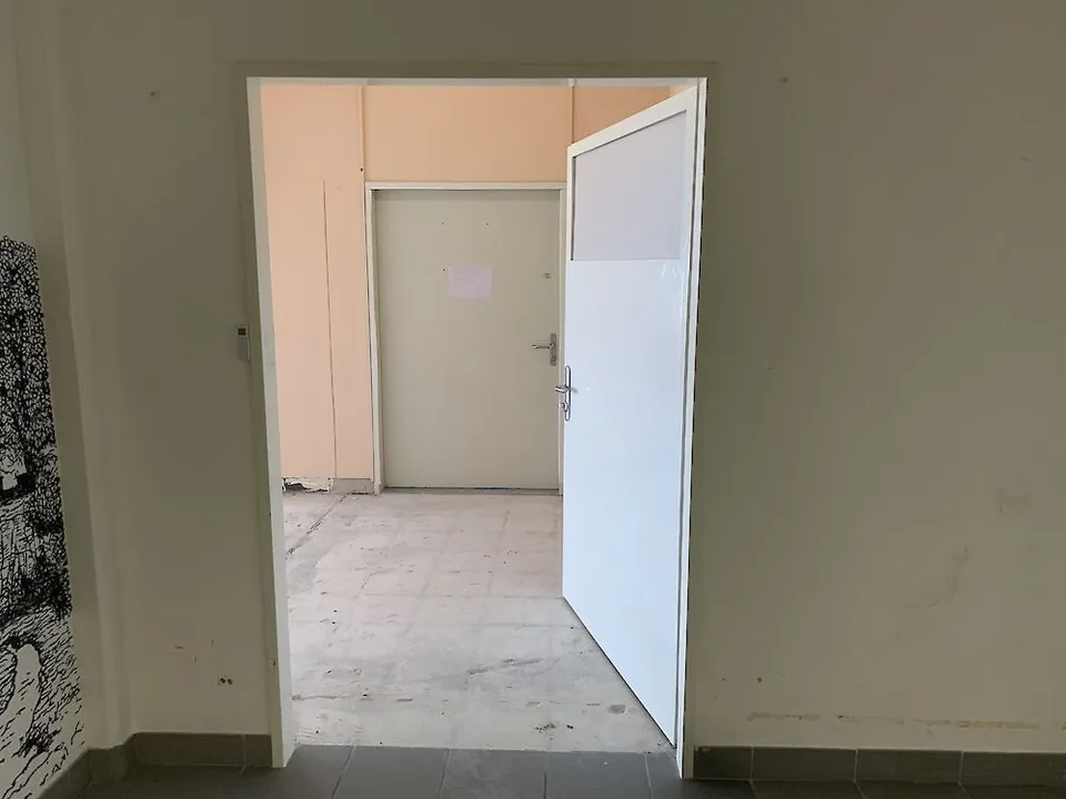 Geräumiges und helles Lokal an der Warpelstrasse in Düdingen