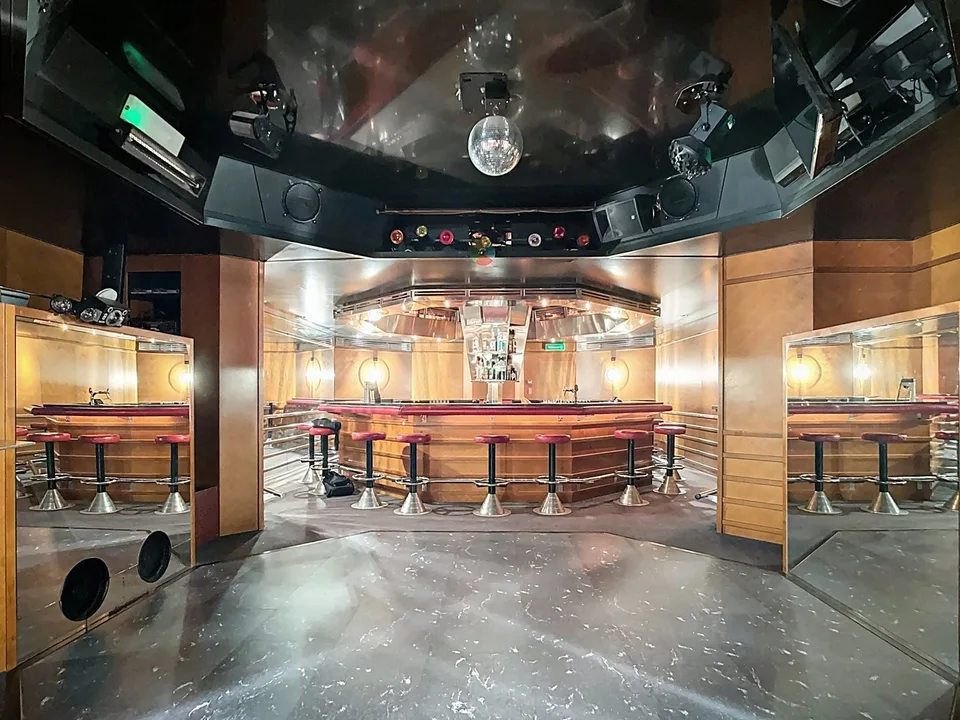 BAR-DISKOTHEK VON CA. 160 M² IM UNTERGESCHOSS – Foto 8 von 13