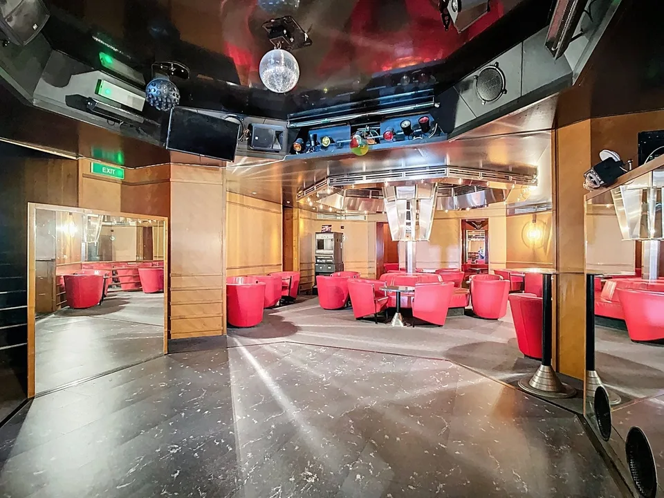 BAR-DISKOTHEK VON CA. 160 M² IM UNTERGESCHOSS – Foto 9 von 13