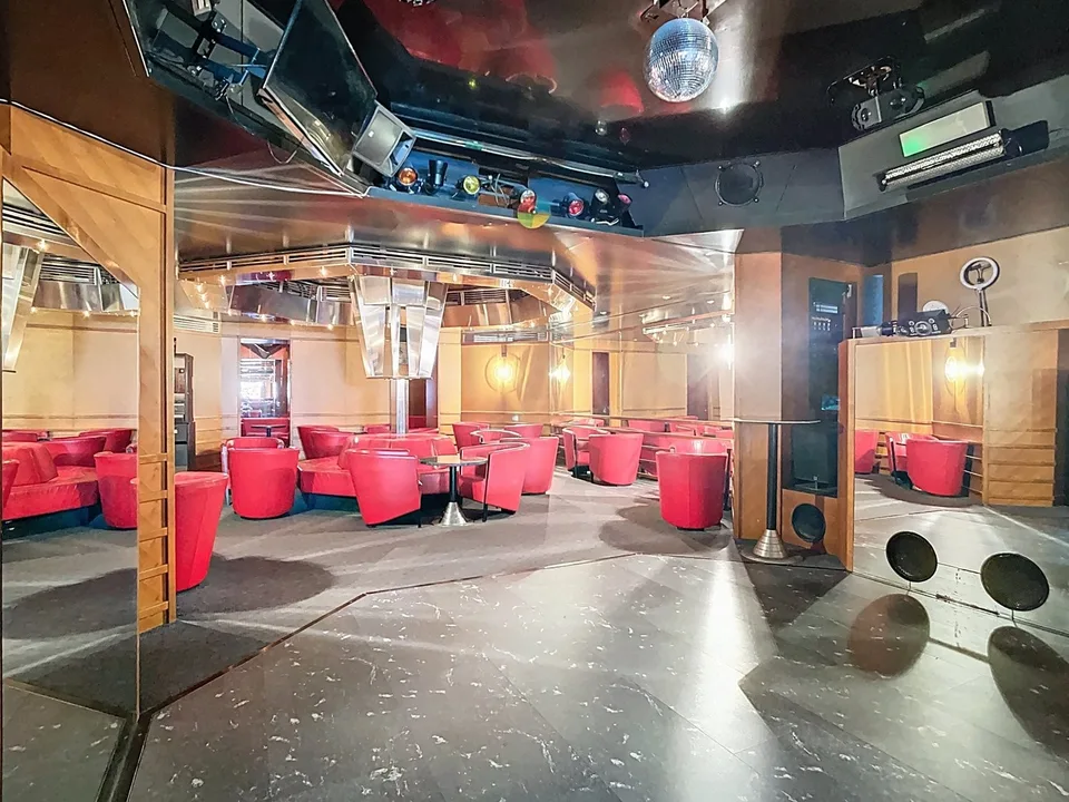 BAR-DISKOTHEK VON CA. 160 M² IM UNTERGESCHOSS – Foto 10 von 13