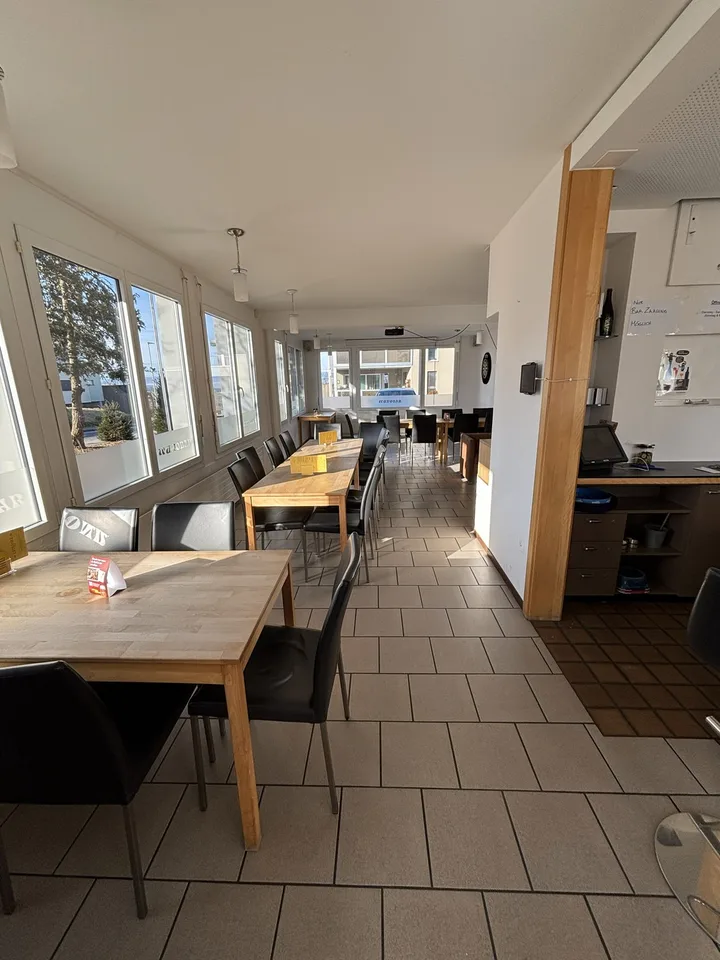 Restaurant an bester Lage in Wünnewil