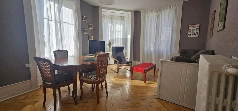 TRÈS LUMINEUX ET CHALEUREUX