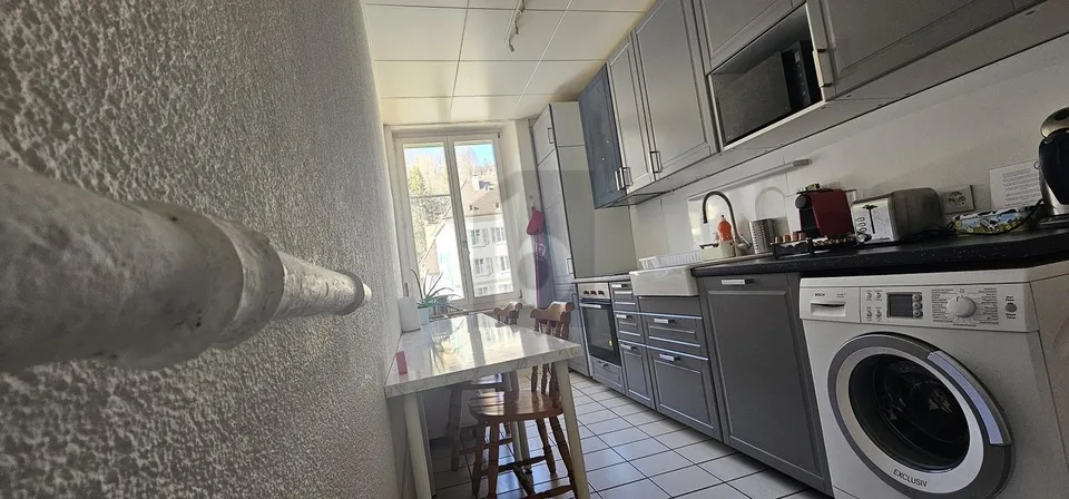 TRÈS LUMINEUX ET CHALEUREUX