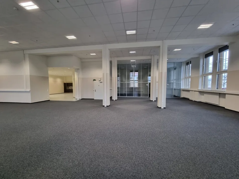 A louer surface de bureaux de 363 m2 avec coin cuisine