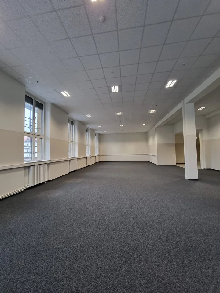 A louer surface de bureaux de 363 m2 avec coin cuisine