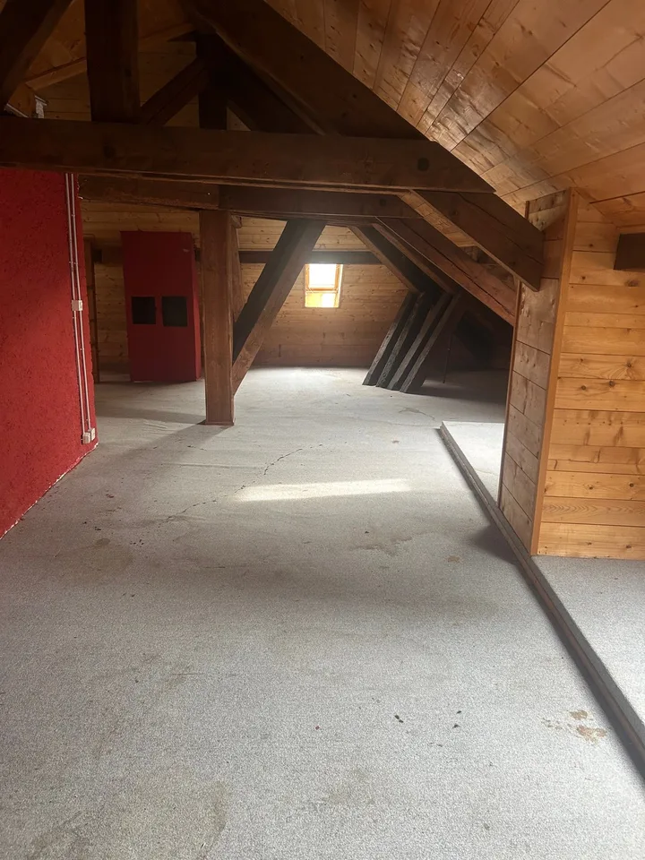 Atelier spacieux - en plein centre