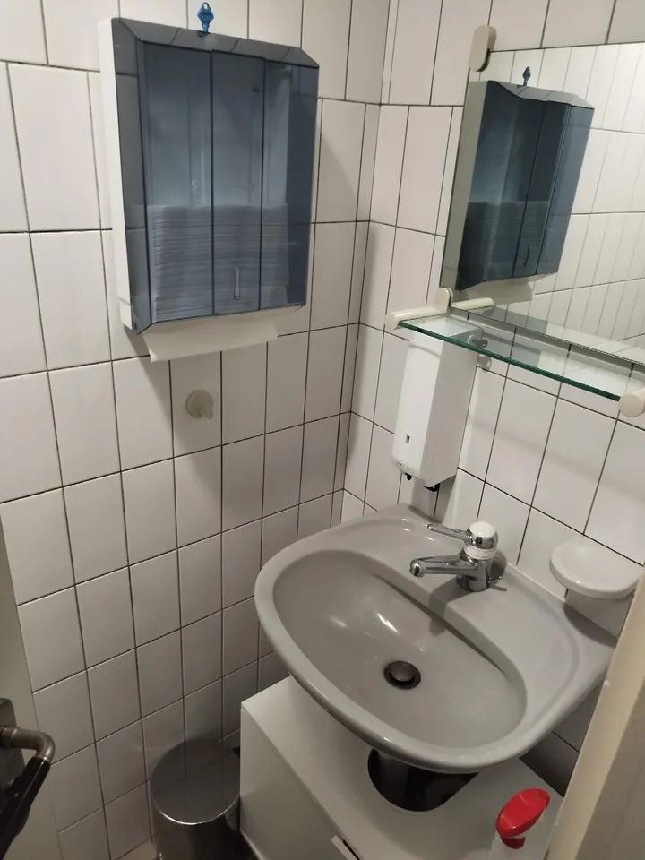 Bureaux de 210m2 au Rez & 1er avec 4 places de parc – foto 12 di 14
