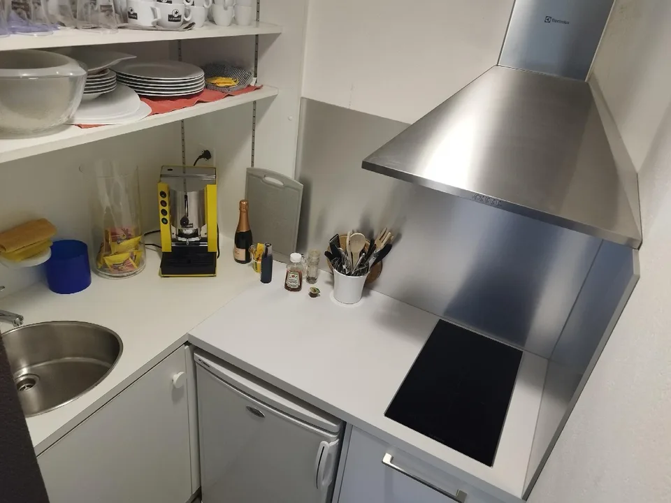 Bureaux de 210m2 au Rez & 1er avec 4 places de parc – foto 6 di 14