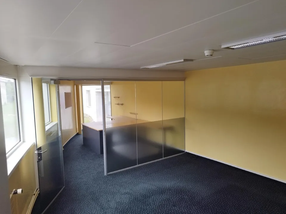 Bureaux de 210m2 au Rez & 1er avec 4 places de parc