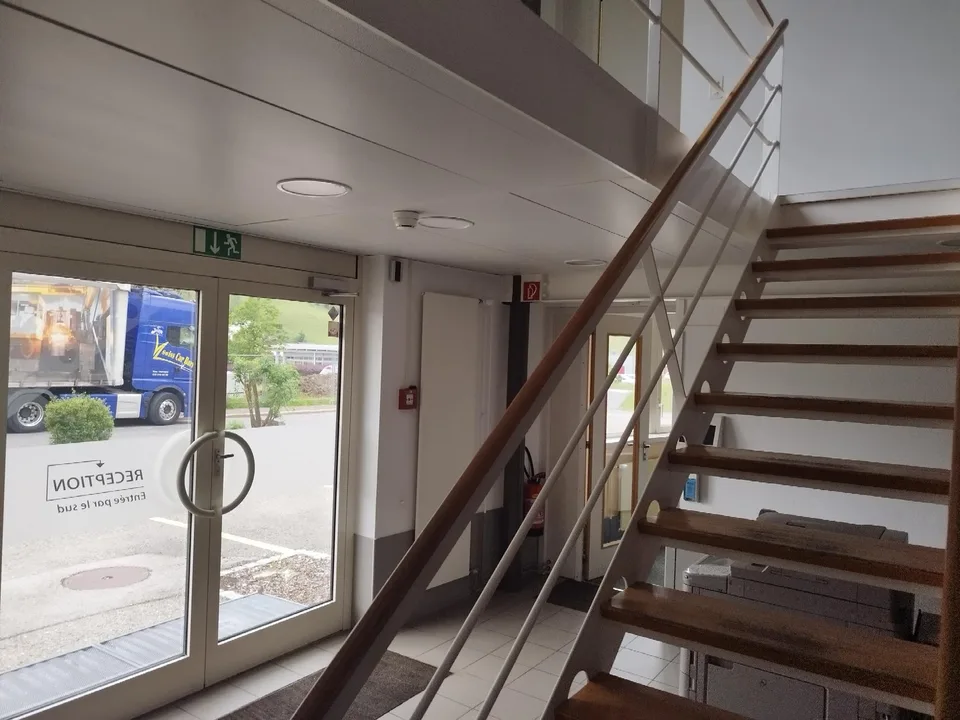 Bureaux de 210m2 au Rez & 1er avec 4 places de parc – foto 8 di 14