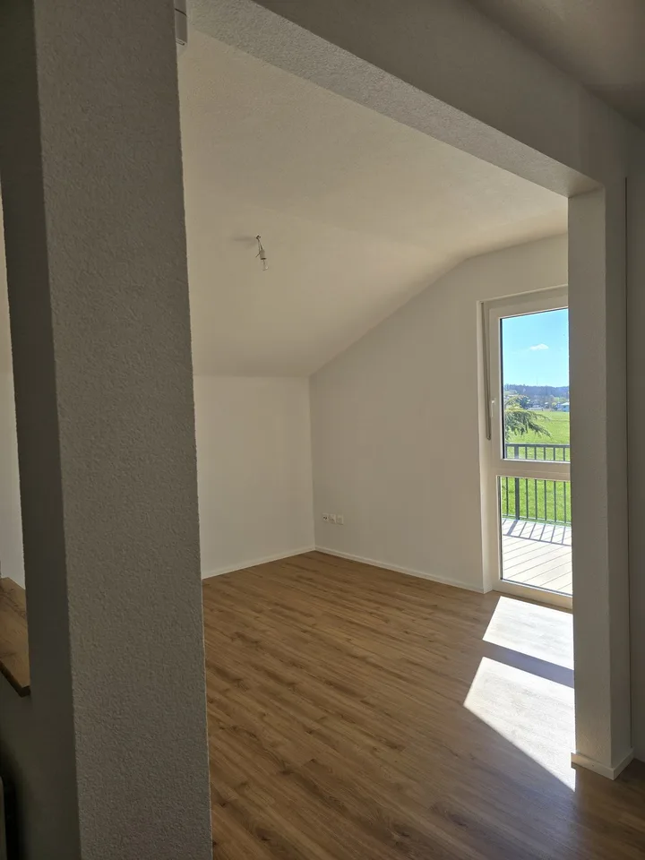 Appartement fraichement rénové de 2.5 pièces à Courtion