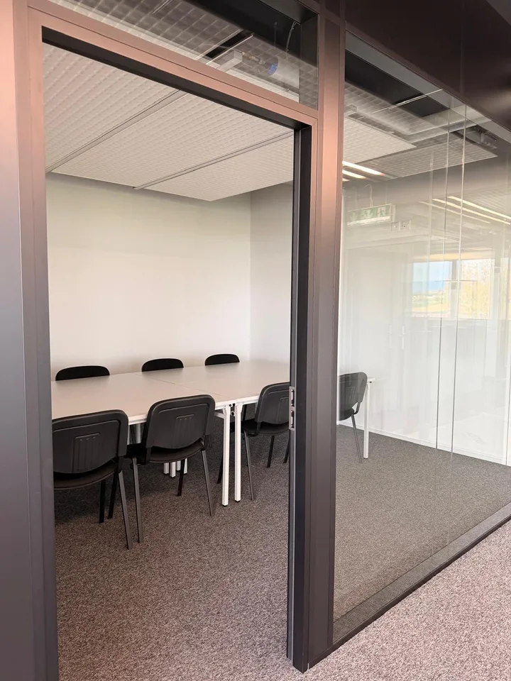 Bureaux neufs et modulables - divisibles de 280 à 1’700 m² à louer à St-Aubin – foto 7 di 8