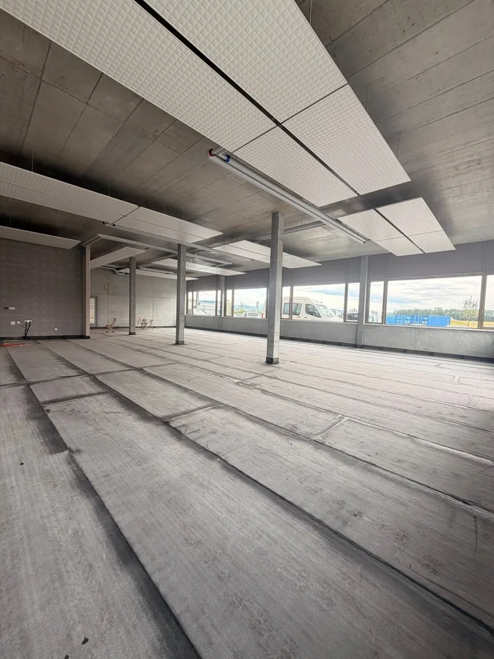 Surfaces neuves et modulables - divisibles de 248 à 3’700 m² à louer à St-Aubin – Industrie, multisports et bureaux – photo 11 of 11