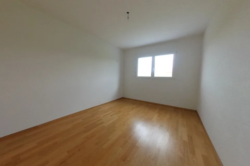 Wohnung mit 4.5 Zimmern im 4. Stock