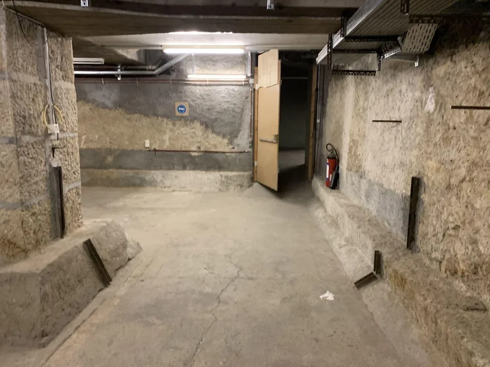 Grand dépôt d'env. 132 m2 à louer au sous-sol à l'Hôtel des Postes à Neuchâtel – photo 7 sur 8